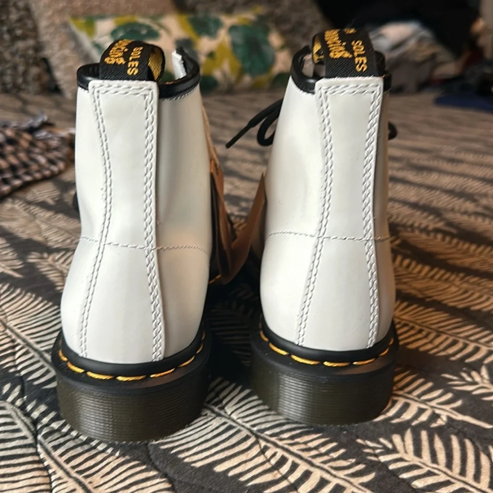 NWT Doc Martens 101 Yellow Stitch Smooth Leather White Ankle Boots - Picture 7 of 11
